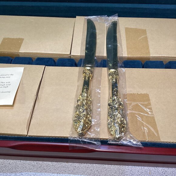 Internal Silver Company Gold Plated 85 pcs Flat Wares Pattern Grande Antique NEW - Picture 8 of 14